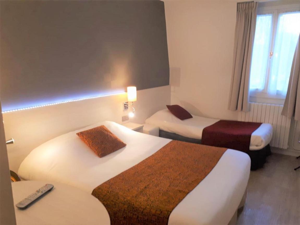 Contact Hotel Du Cerf Шато-Гонтье Экстерьер фото