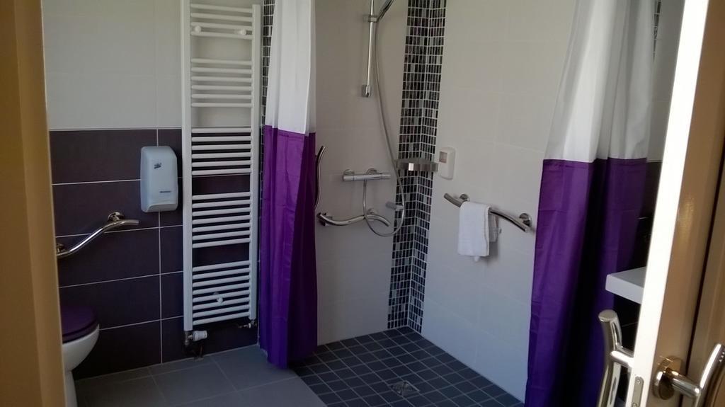 Contact Hotel Du Cerf Шато-Гонтье Номер фото