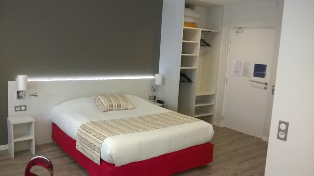Contact Hotel Du Cerf Шато-Гонтье Номер фото